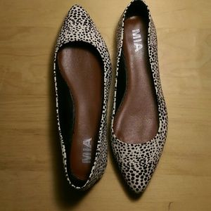 MIA Kandace pointed toe cheetah spotted flats